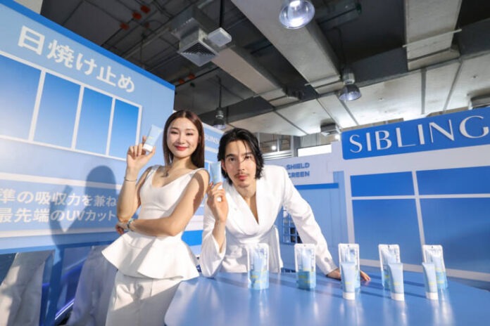 Pic (2) คุณรินทร์ลิตา ธนสิทธิจิรนนท์ CEO และคุณจี๋ สุทธิรักษ์ พรีเซนเตอร์